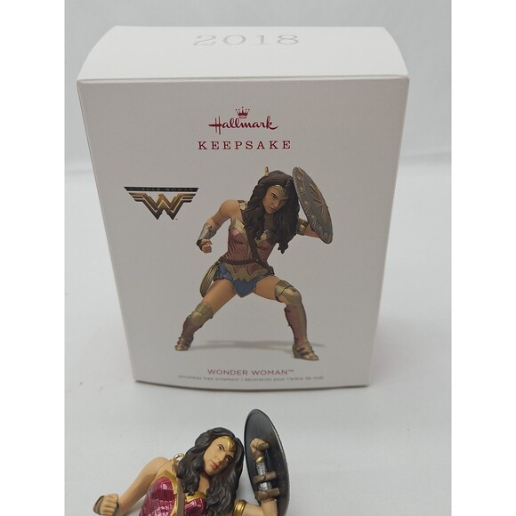 Wonder Woman DC Comics Hallmark Keepsakes Ornament 2018 w/Box - Picture 11 of 15